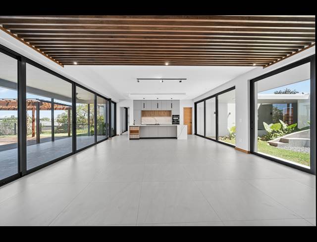 5 BEDROOM HOUSE FOR SALE IN ZULULAMI LUXURY COASTAL ESTATE